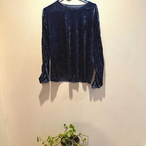 Dark navy blue velvet, ruched sleeves top, M